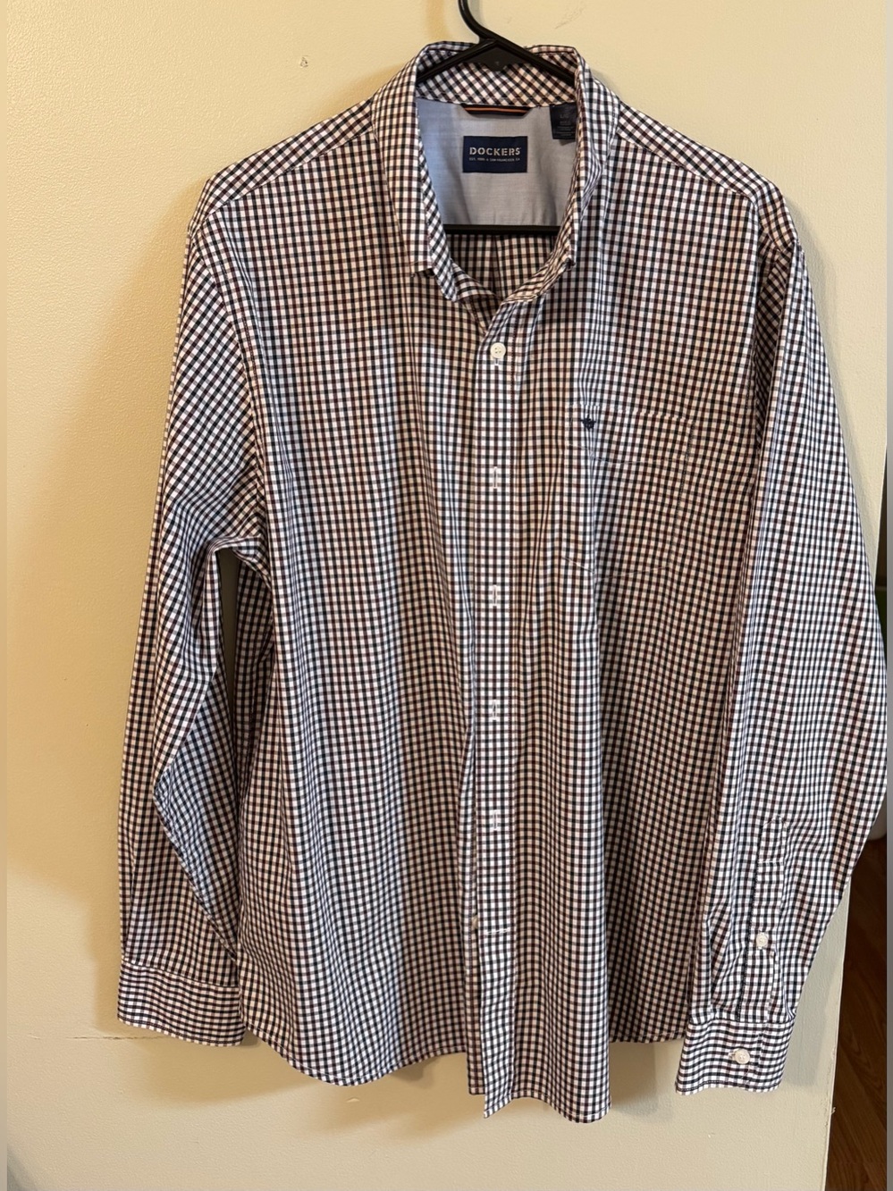 Dockers Men’s Burgundy and Black Gingham LS button down shirt. LARGE